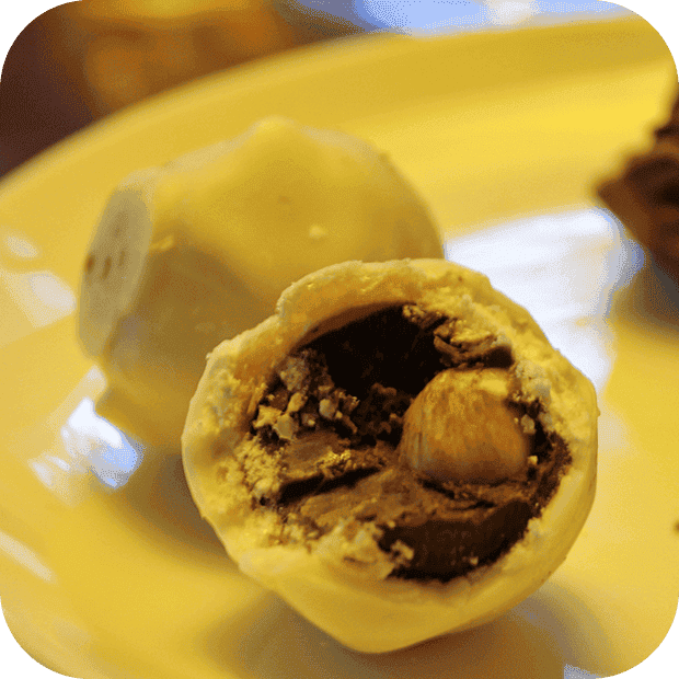 繽紛榛果禮盒 380g-白巧克力.png